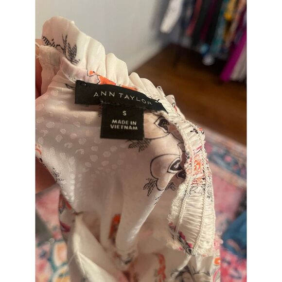 Ann Taylor Floral blouse size small - Picture 5 of 5